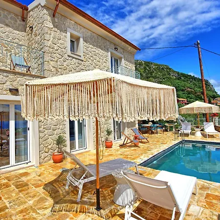 Villa Thea Mare Levantes By Posarellivillas